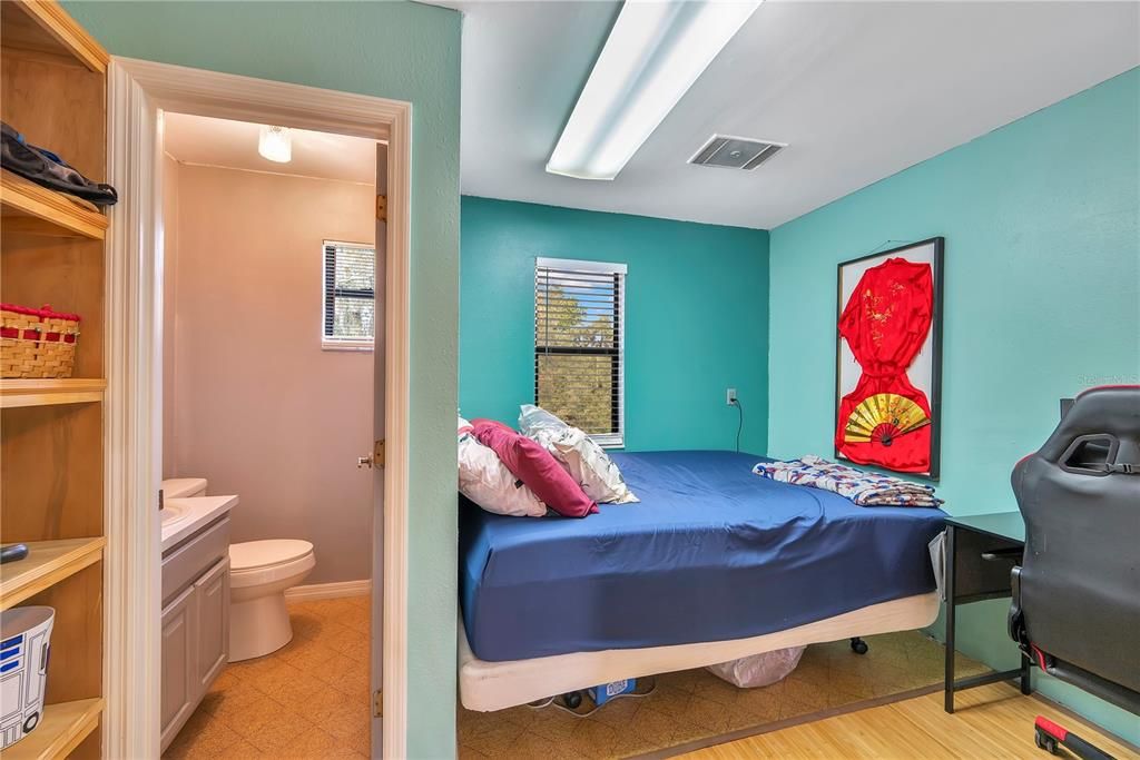For Sale: $380,000 (5 beds, 3 baths, 2652 Square Feet)
