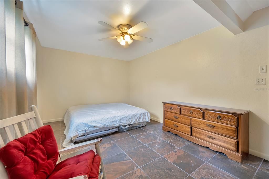 For Sale: $380,000 (5 beds, 3 baths, 2652 Square Feet)