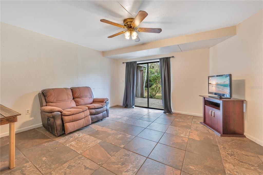 For Sale: $380,000 (5 beds, 3 baths, 2652 Square Feet)