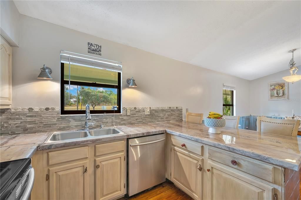For Sale: $380,000 (5 beds, 3 baths, 2652 Square Feet)