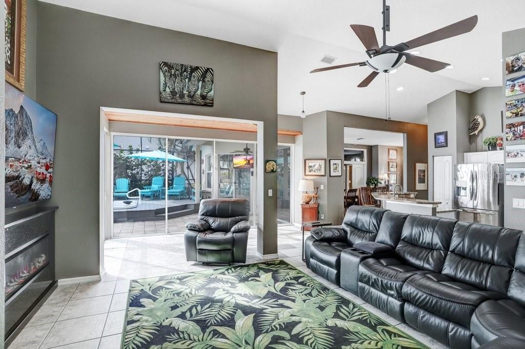 En Venta: $825,000 (3 camas, 2 baños, 2018 Pies cuadrados)