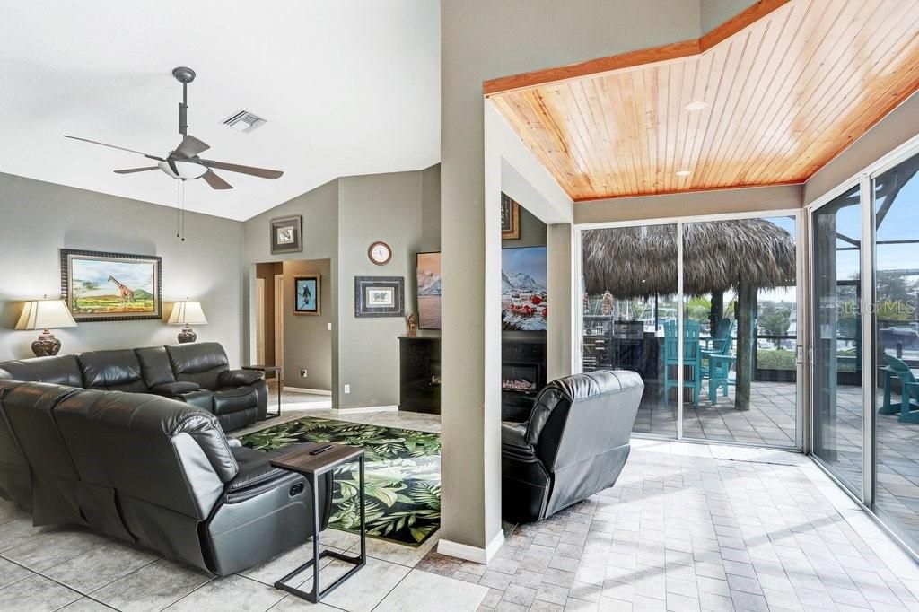 En Venta: $825,000 (3 camas, 2 baños, 2018 Pies cuadrados)