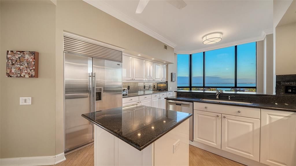 For Sale: $3,275,000 (3 beds, 4 baths, 3273 Square Feet)