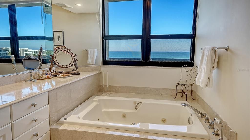 For Sale: $3,275,000 (3 beds, 4 baths, 3273 Square Feet)