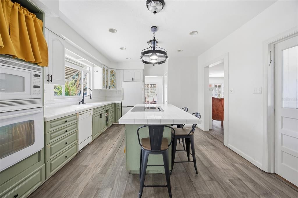 Active With Contract: $509,000 (4 beds, 3 baths, 2624 Square Feet)