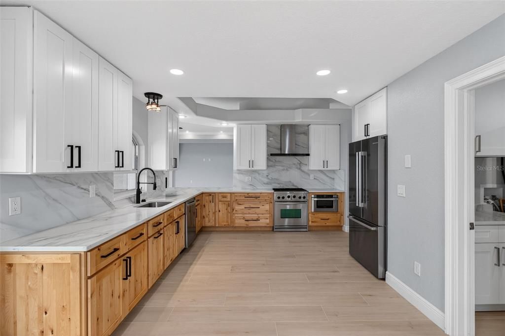 Activo con contrato: $1,999,000 (5 camas, 5 baños, 3717 Pies cuadrados)