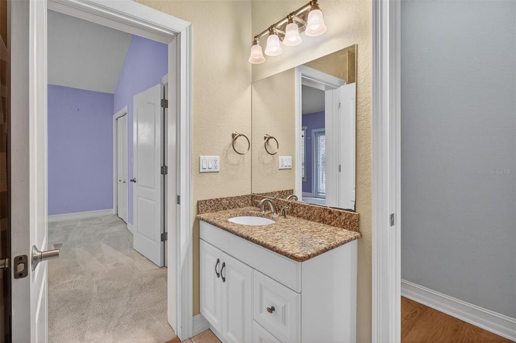 Activo con contrato: $1,999,000 (5 camas, 5 baños, 3717 Pies cuadrados)