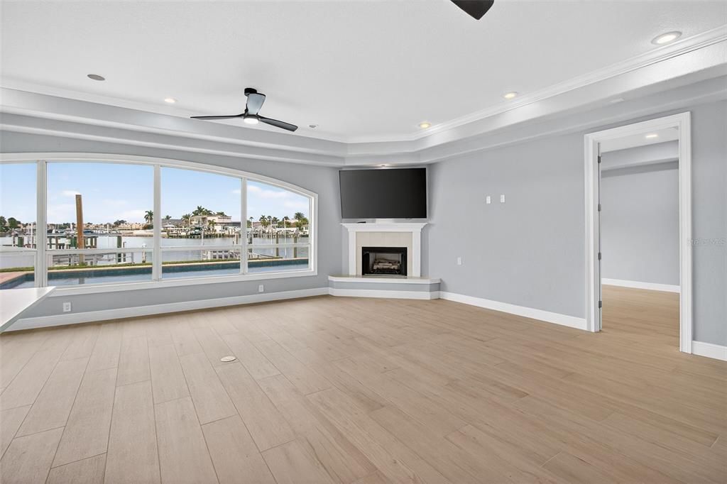 Activo con contrato: $1,999,000 (5 camas, 5 baños, 3717 Pies cuadrados)