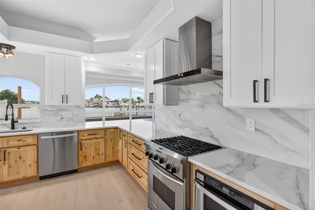 Activo con contrato: $1,999,000 (5 camas, 5 baños, 3717 Pies cuadrados)