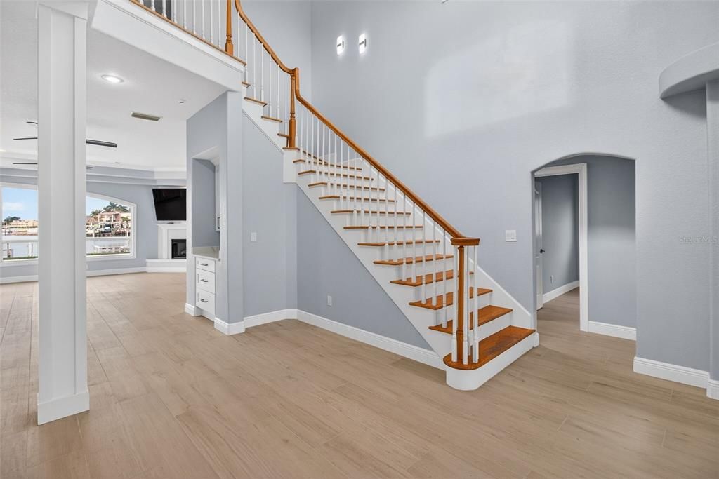 Activo con contrato: $1,999,000 (5 camas, 5 baños, 3717 Pies cuadrados)