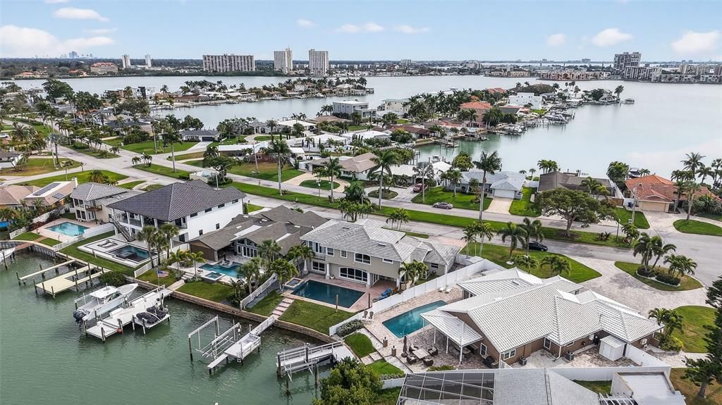 Activo con contrato: $1,999,000 (5 camas, 5 baños, 3717 Pies cuadrados)