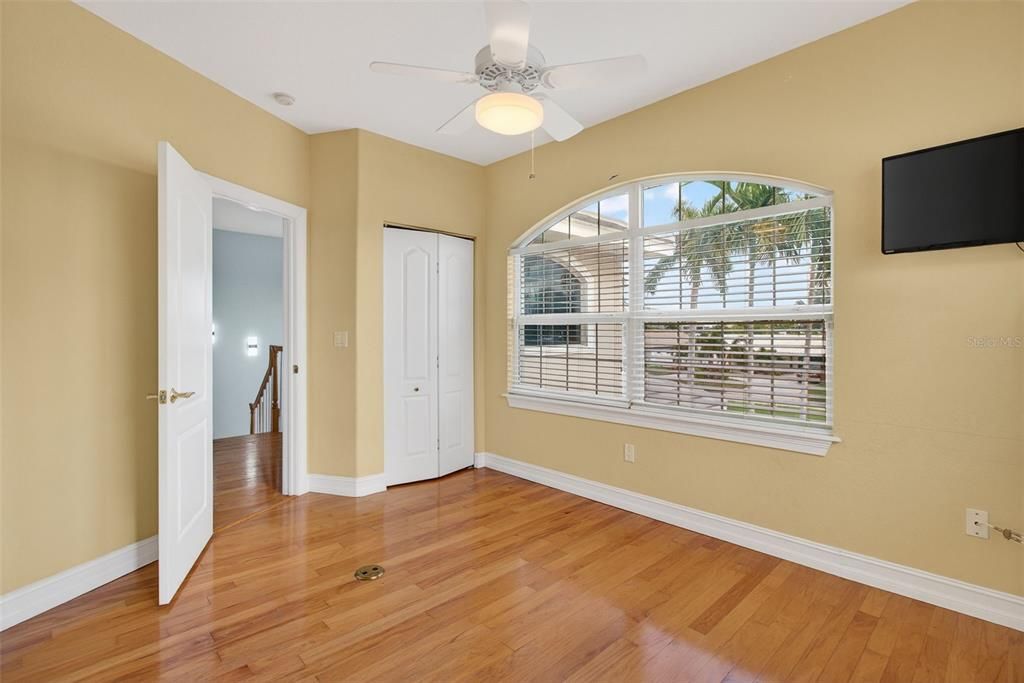 Activo con contrato: $1,999,000 (5 camas, 5 baños, 3717 Pies cuadrados)