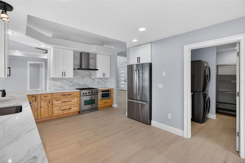 Activo con contrato: $1,999,000 (5 camas, 5 baños, 3717 Pies cuadrados)