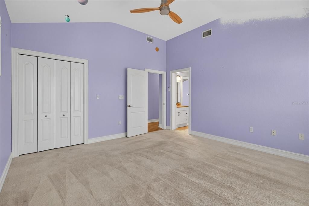 Activo con contrato: $1,999,000 (5 camas, 5 baños, 3717 Pies cuadrados)