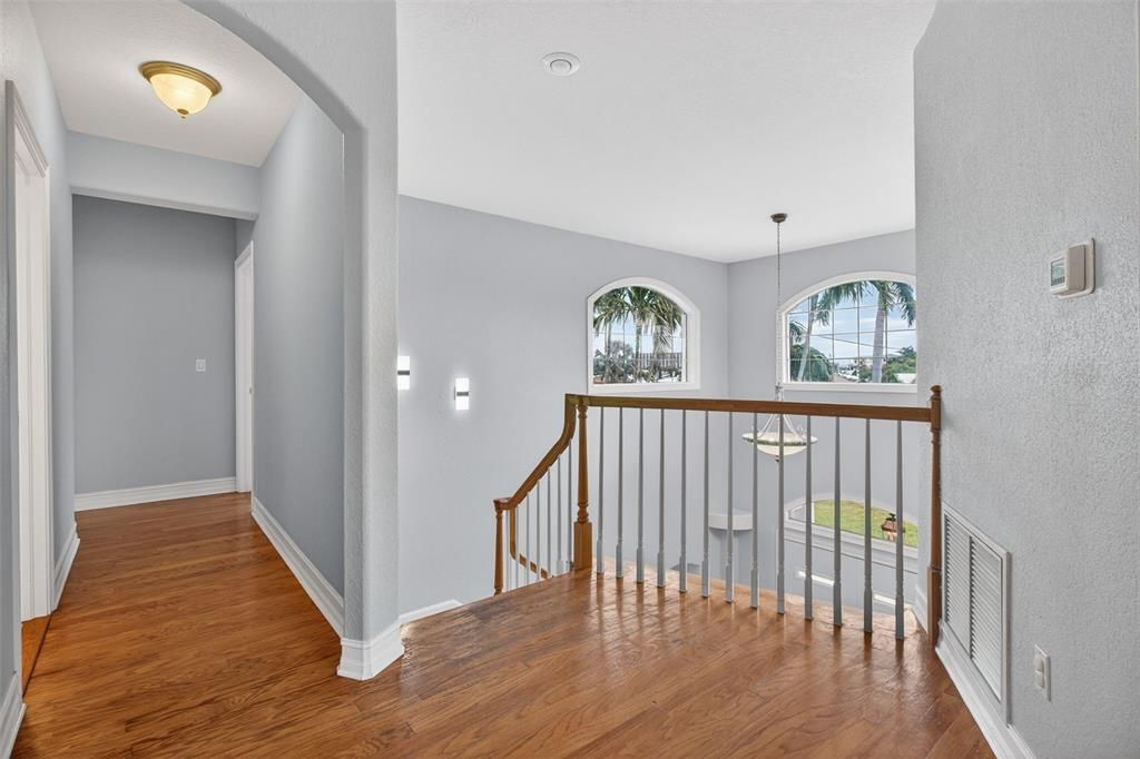 Activo con contrato: $1,999,000 (5 camas, 5 baños, 3717 Pies cuadrados)