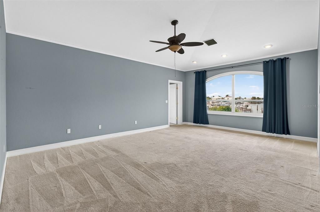 Activo con contrato: $1,999,000 (5 camas, 5 baños, 3717 Pies cuadrados)