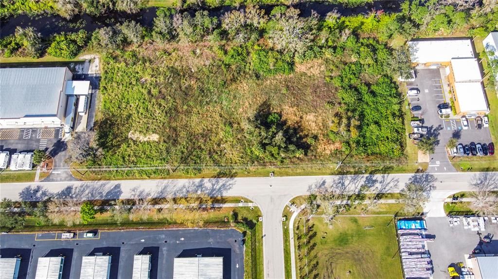 На продажу: $699,900 (1.33 acres)