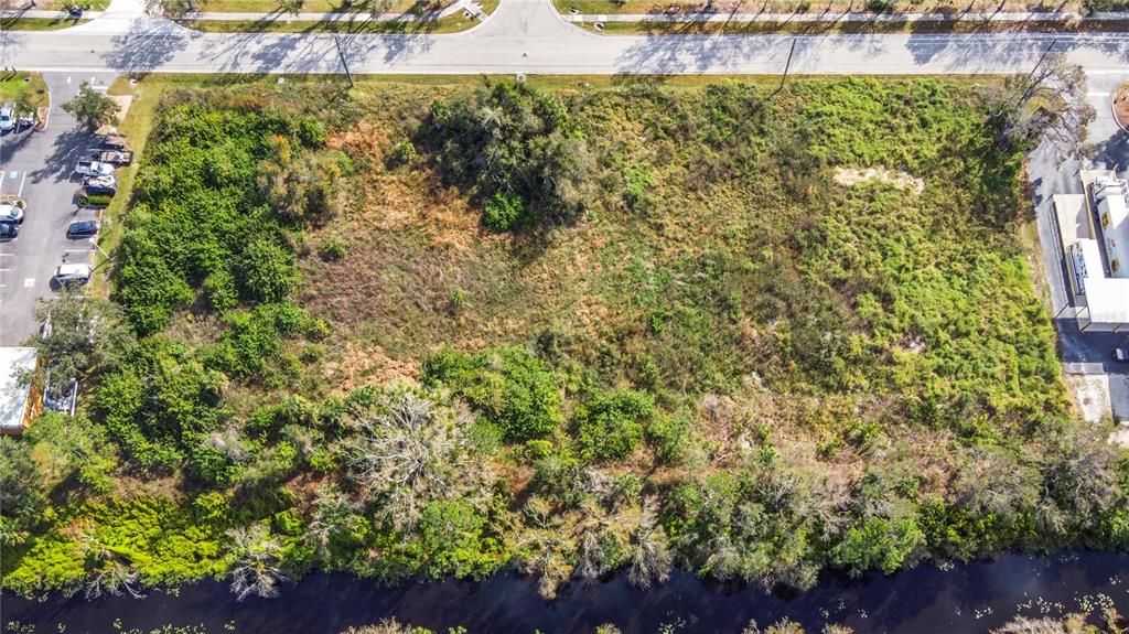 На продажу: $699,900 (1.33 acres)