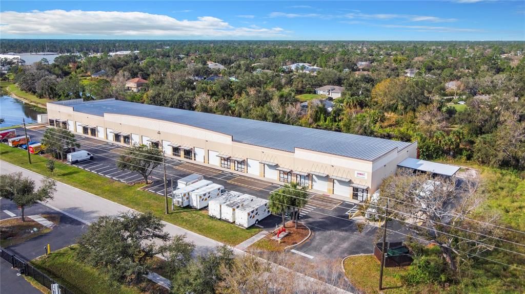 На продажу: $699,900 (1.33 acres)