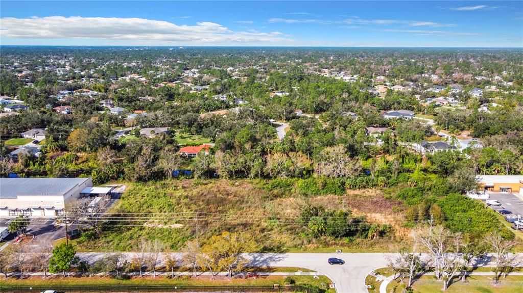 На продажу: $699,900 (1.33 acres)