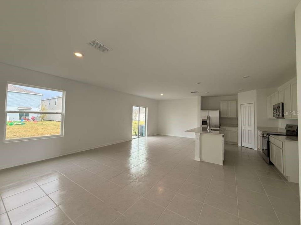 For Rent: $1,900 (4 beds, 2 baths, 1874 Square Feet)