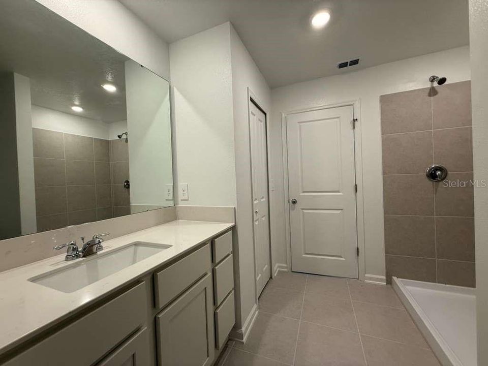 For Rent: $1,900 (4 beds, 2 baths, 1874 Square Feet)