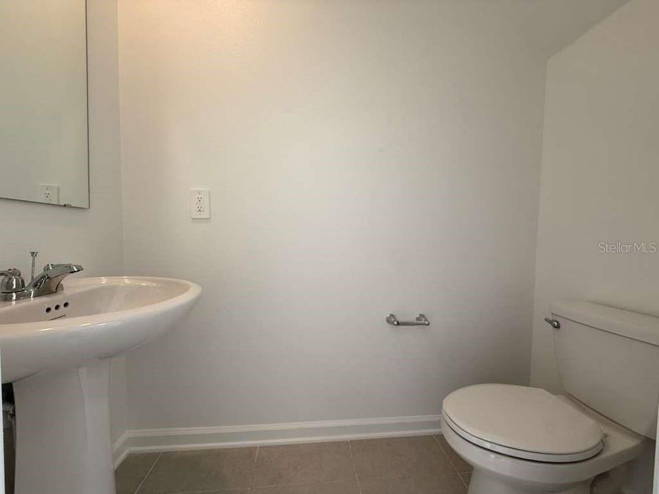 For Rent: $1,900 (4 beds, 2 baths, 1874 Square Feet)