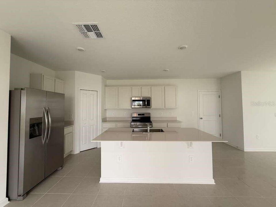 For Rent: $1,900 (4 beds, 2 baths, 1874 Square Feet)