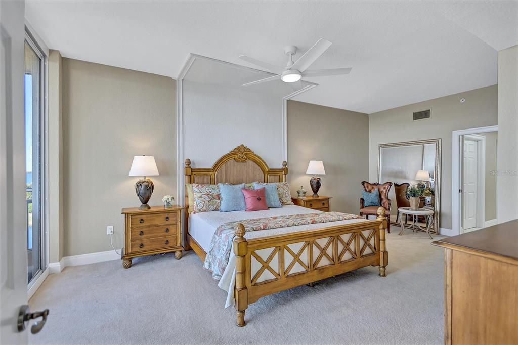 For Sale: $660,000 (3 beds, 2 baths, 2039 Square Feet)
