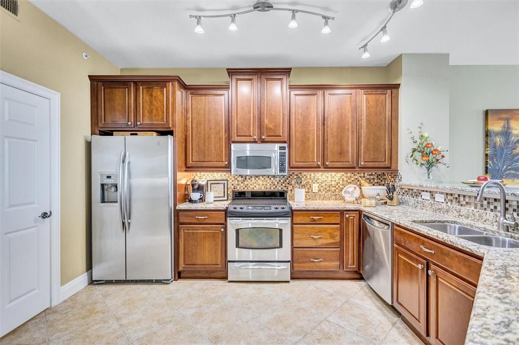 For Sale: $660,000 (3 beds, 2 baths, 2039 Square Feet)