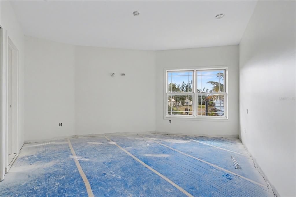 Activo con contrato: $850,000 (3 camas, 4 baños, 2670 Pies cuadrados)
