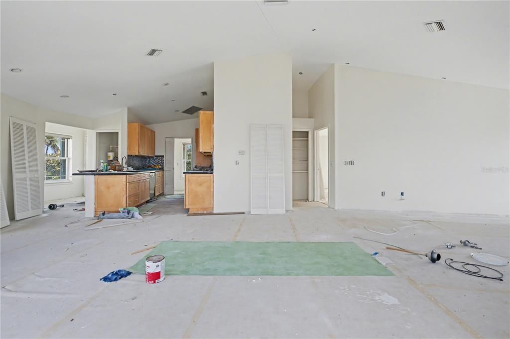 Activo con contrato: $850,000 (3 camas, 4 baños, 2670 Pies cuadrados)