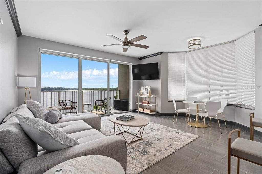 For Sale: $350,000 (2 beds, 2 baths, 1078 Square Feet)
