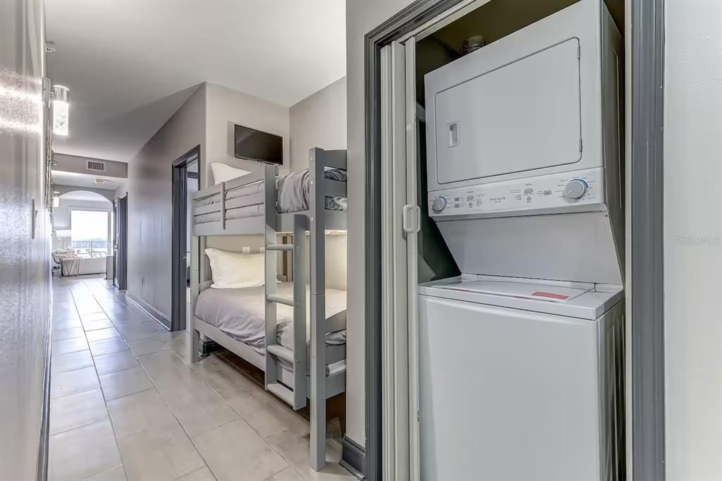 For Sale: $350,000 (2 beds, 2 baths, 1078 Square Feet)