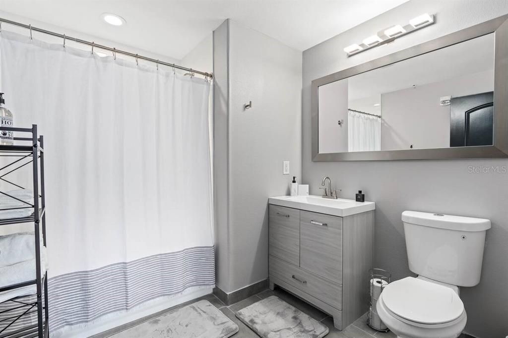 For Sale: $350,000 (2 beds, 2 baths, 1078 Square Feet)