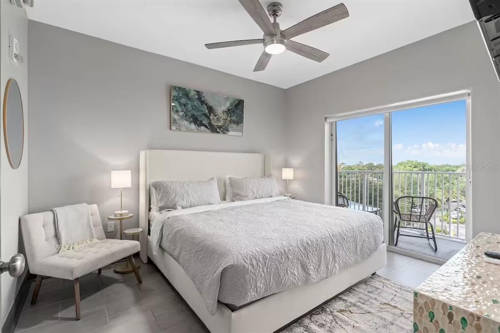 For Sale: $350,000 (2 beds, 2 baths, 1078 Square Feet)