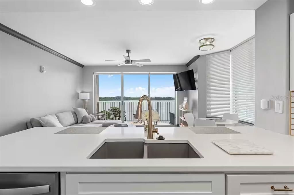 For Sale: $350,000 (2 beds, 2 baths, 1078 Square Feet)