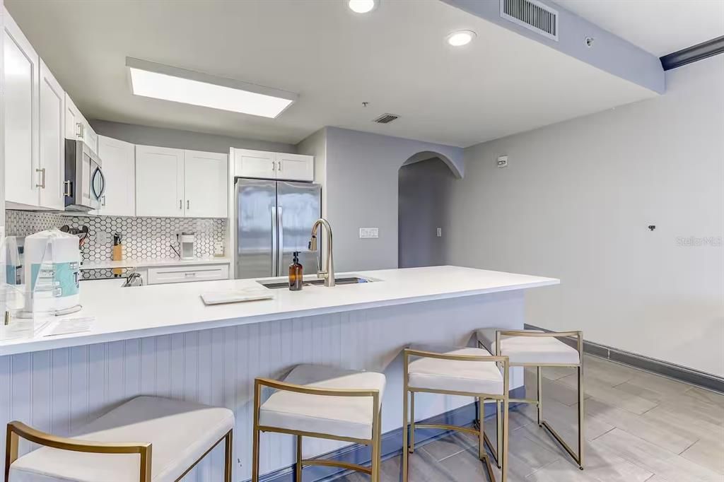 For Sale: $350,000 (2 beds, 2 baths, 1078 Square Feet)