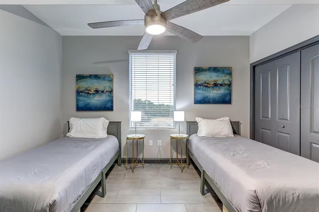 For Sale: $350,000 (2 beds, 2 baths, 1078 Square Feet)