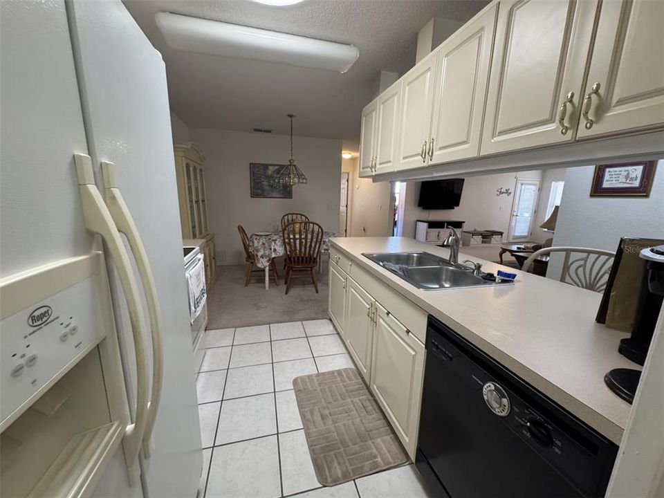 На продажу: $140,000 (2 спален, 2 ванн, 958 Квадратных фут)