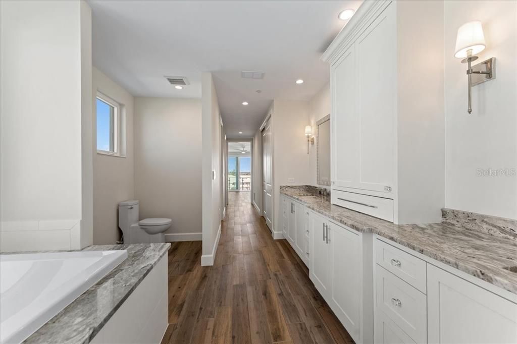 На продажу: $4,100,000 (4 спален, 3 ванн, 3667 Квадратных фут)