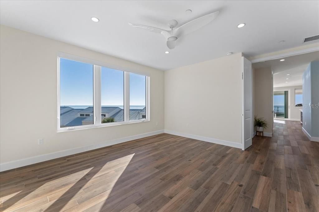 На продажу: $4,100,000 (4 спален, 3 ванн, 3667 Квадратных фут)