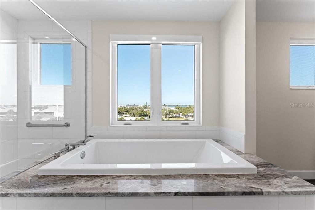 На продажу: $4,100,000 (4 спален, 3 ванн, 3667 Квадратных фут)