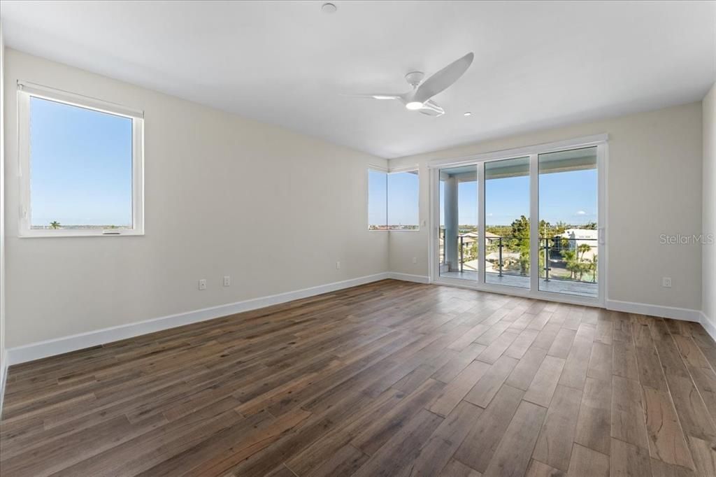 На продажу: $4,100,000 (4 спален, 3 ванн, 3667 Квадратных фут)