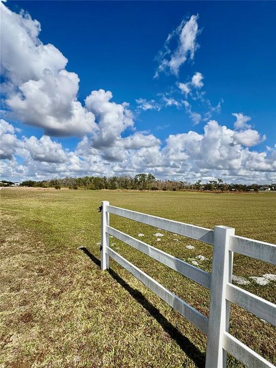 На продажу: $850,000 (9.61 acres)