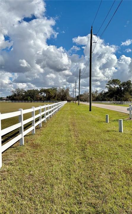На продажу: $850,000 (9.61 acres)
