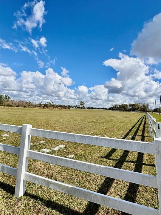На продажу: $850,000 (9.61 acres)