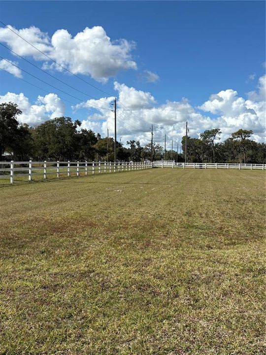 На продажу: $850,000 (9.61 acres)