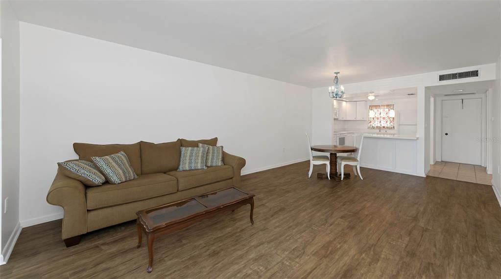 Activo con contrato: $124,900 (1 camas, 1 baños, 738 Pies cuadrados)