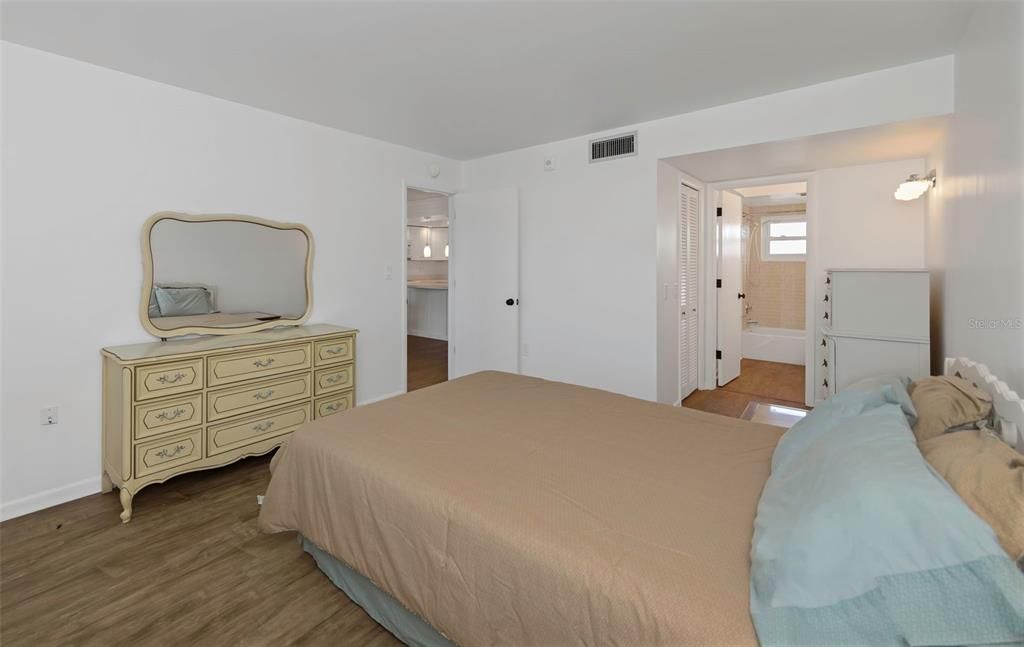 Activo con contrato: $124,900 (1 camas, 1 baños, 738 Pies cuadrados)